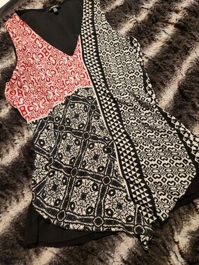 le chateau Red & Black Mixed-Print Sleeveless V-Neck Camisole